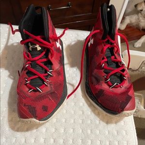 Under Armour boys size 5.5